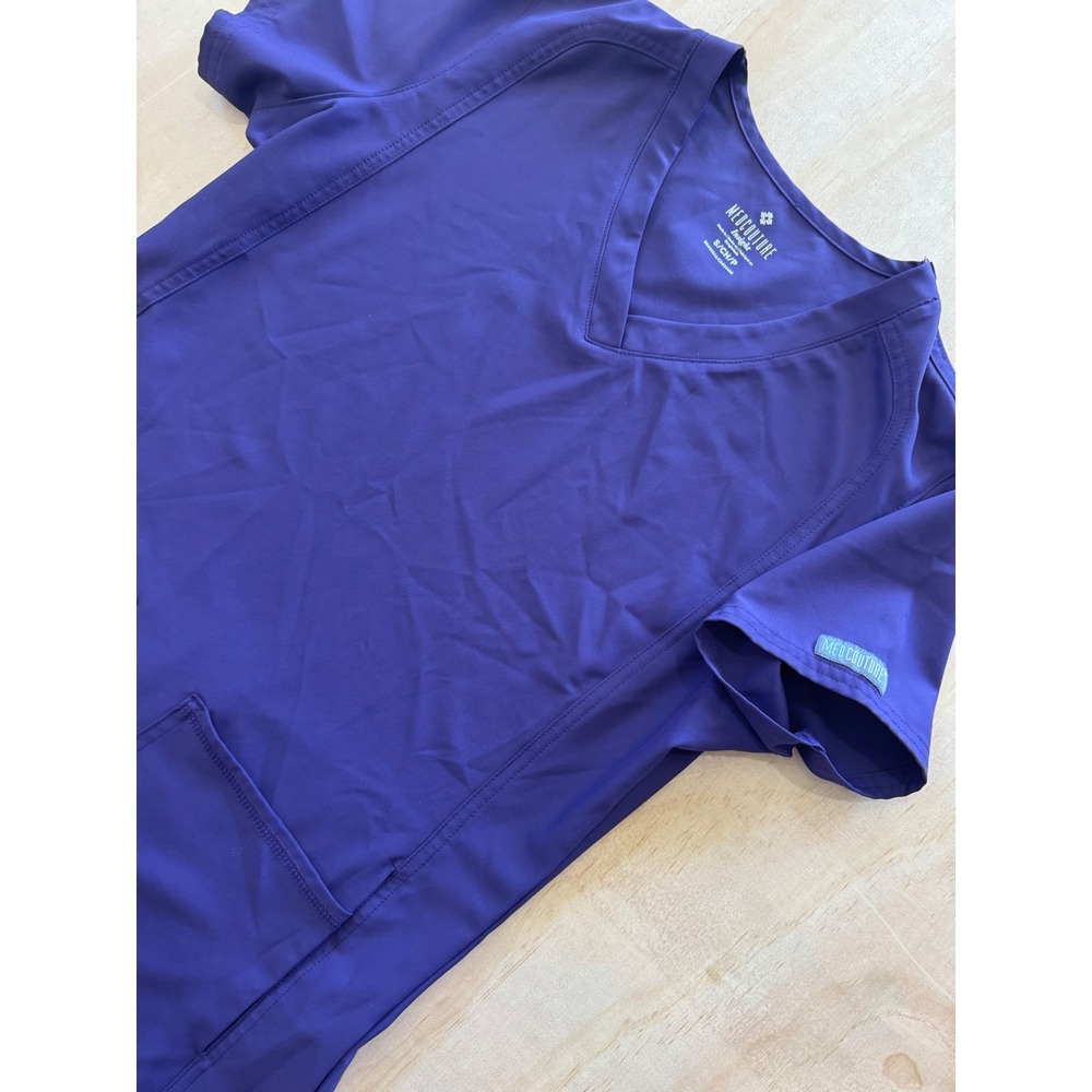 MedCouture 2411 Insight Scrub Top Purple V-Neck Small Nurse Core Minimal‎ Cozy